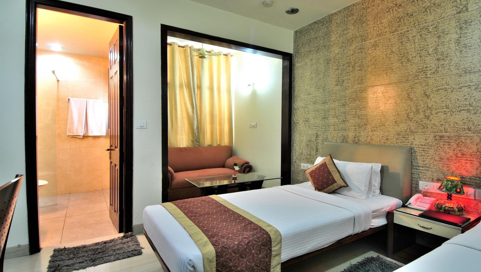 Cosy Grand, Chanakyapuri By The Cosy Hotels New Delhi Exterior photo