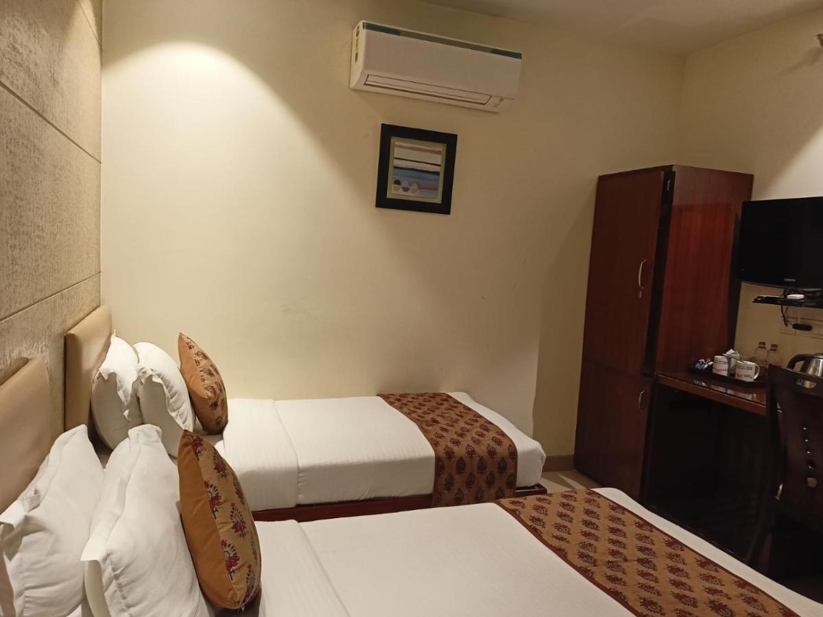 Cosy Grand, Chanakyapuri By The Cosy Hotels New Delhi Exterior photo