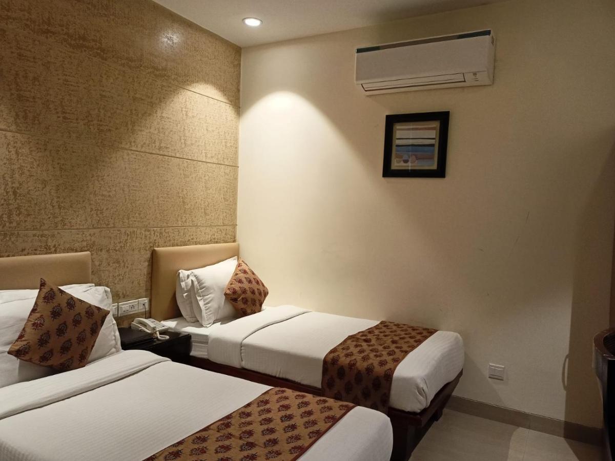 Cosy Grand, Chanakyapuri By The Cosy Hotels New Delhi Exterior photo