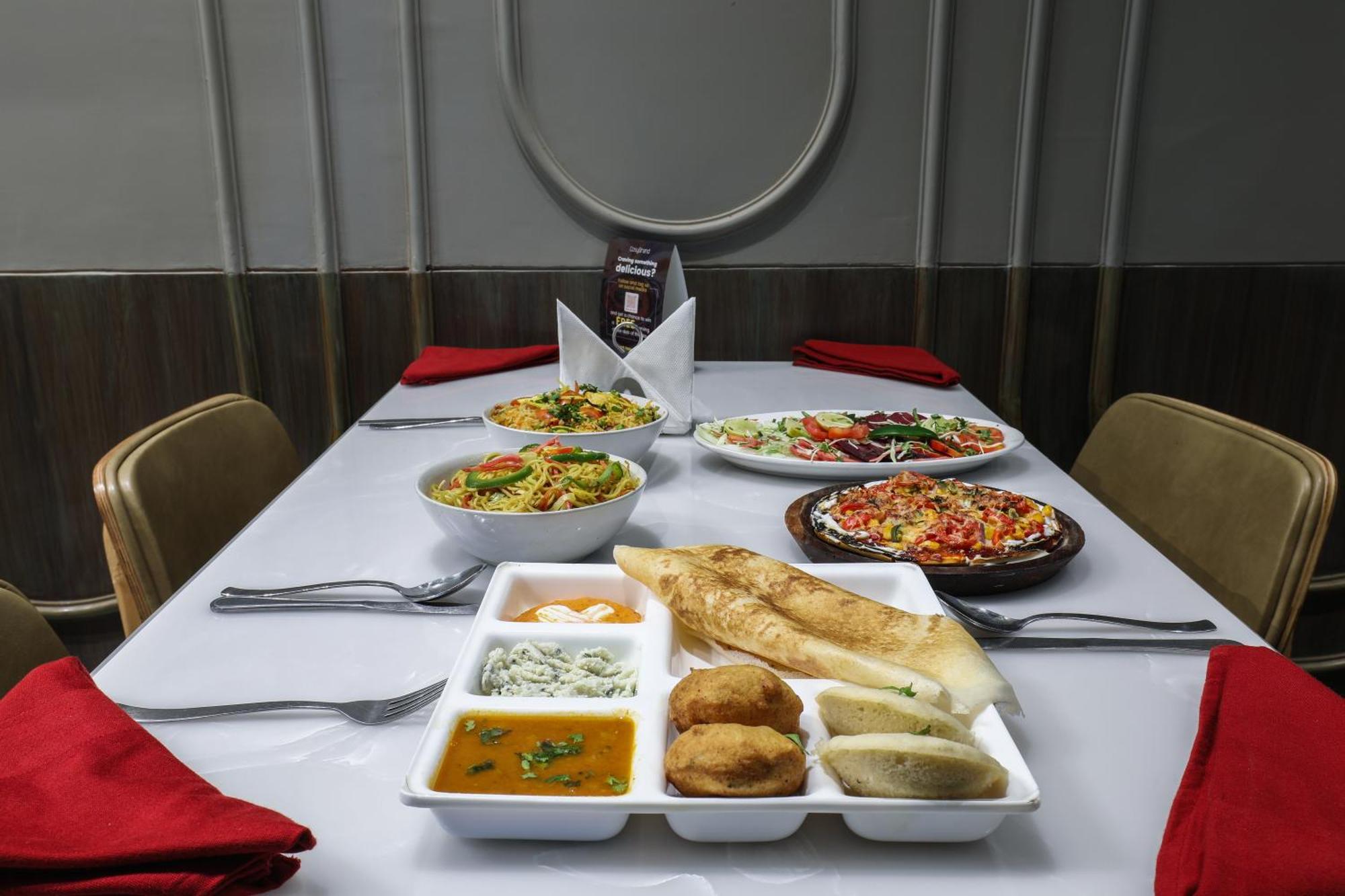Cosy Grand, Chanakyapuri By The Cosy Hotels New Delhi Exterior photo