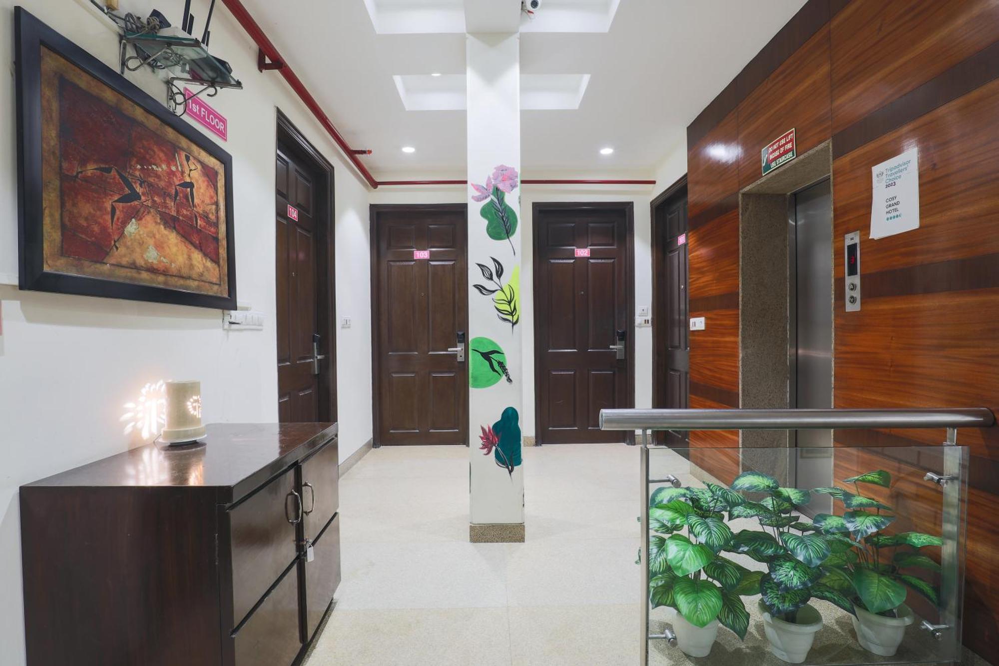 Cosy Grand, Chanakyapuri By The Cosy Hotels New Delhi Exterior photo