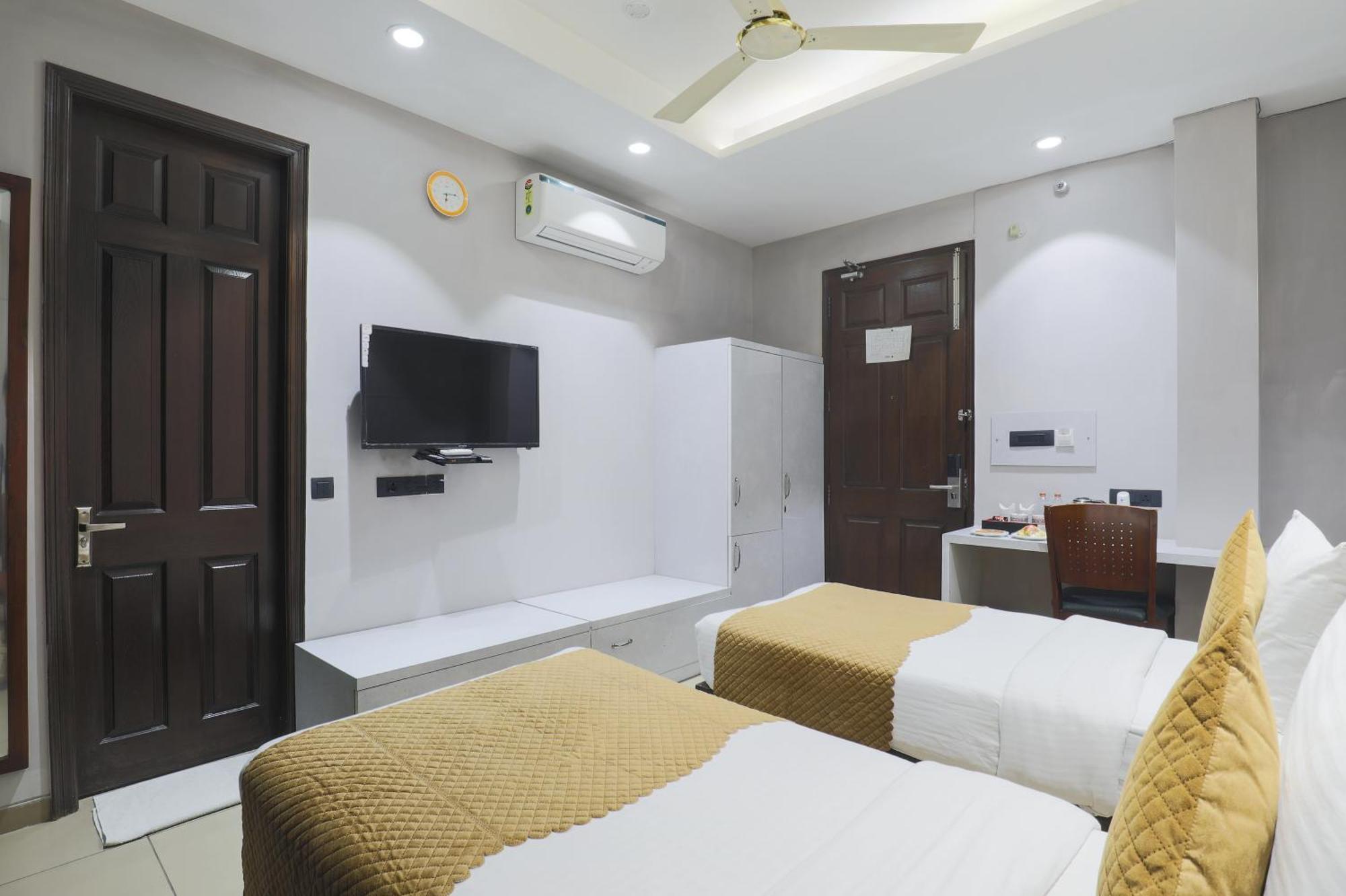 Cosy Grand, Chanakyapuri By The Cosy Hotels New Delhi Exterior photo