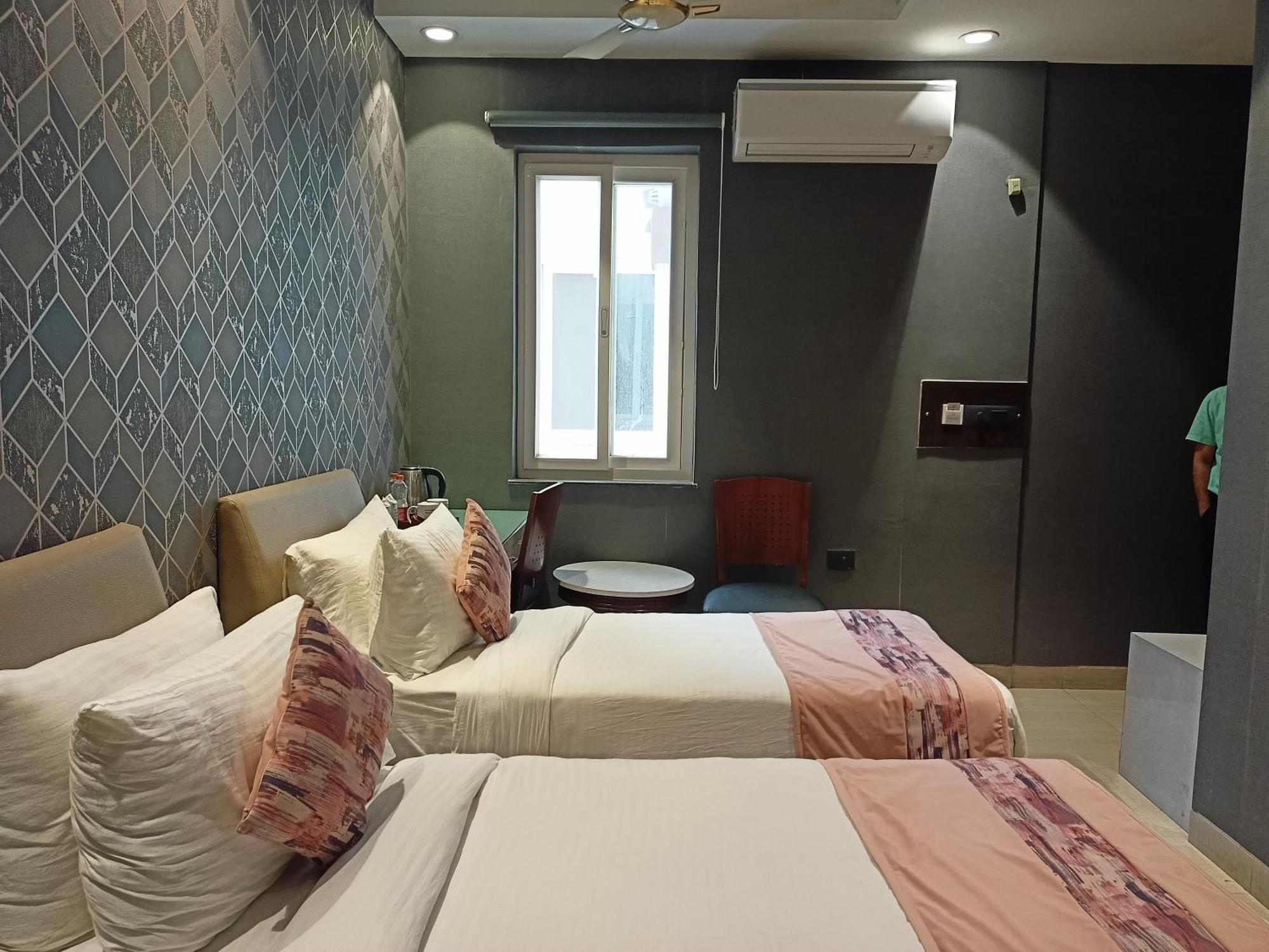 Cosy Grand, Chanakyapuri By The Cosy Hotels New Delhi Exterior photo