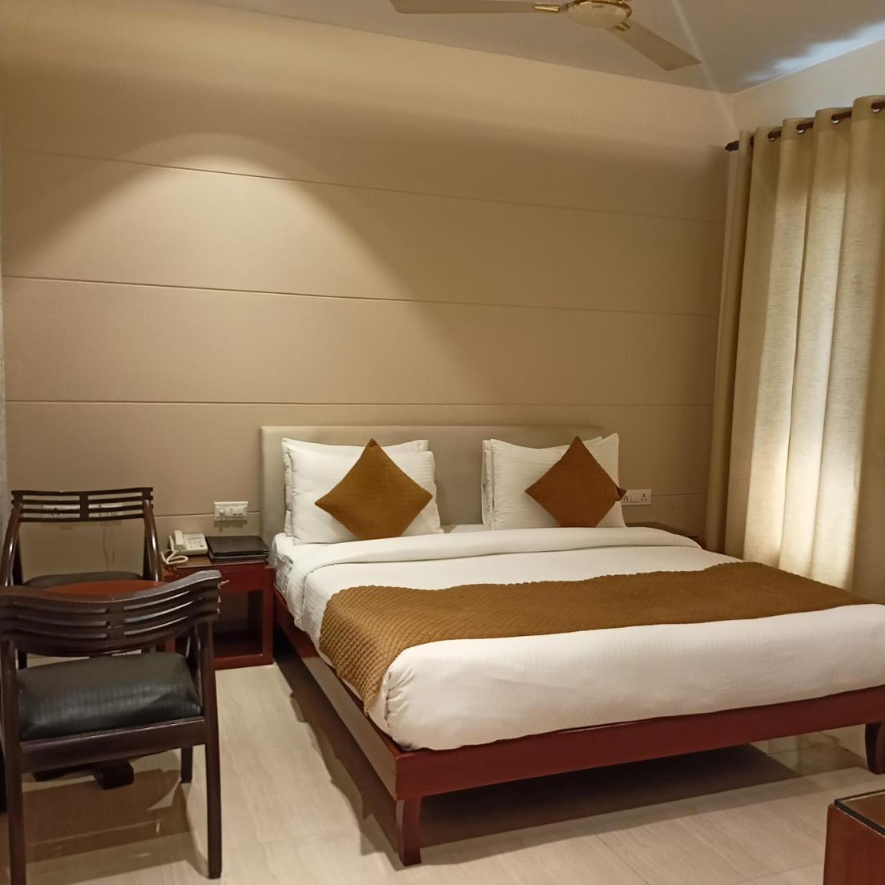 Cosy Grand, Chanakyapuri By The Cosy Hotels New Delhi Exterior photo