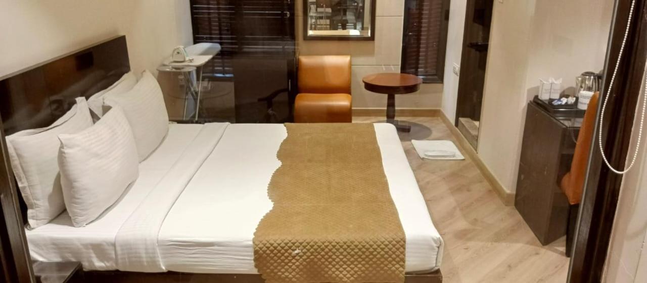 Cosy Grand, Chanakyapuri By The Cosy Hotels New Delhi Exterior photo