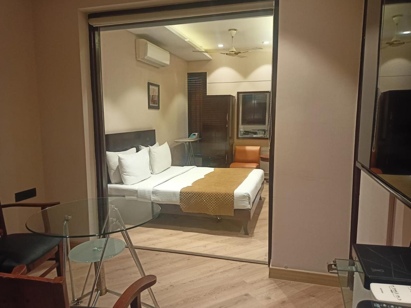Cosy Grand, Chanakyapuri By The Cosy Hotels New Delhi Exterior photo