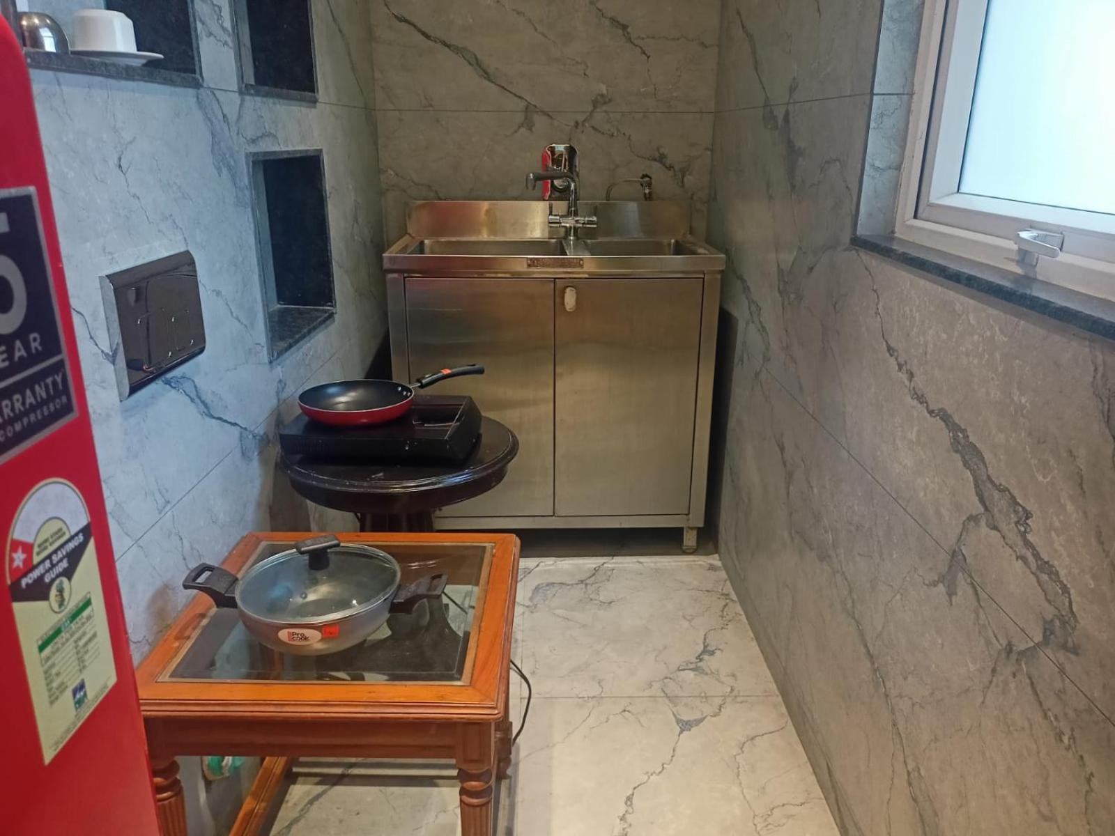 Cosy Grand, Chanakyapuri By The Cosy Hotels New Delhi Exterior photo